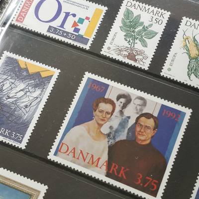 1992 Danske frimærker i mappe.
